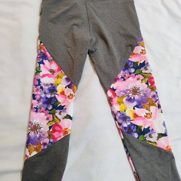 Vibrant Floral Gray Leggings - Picture 5 of 9